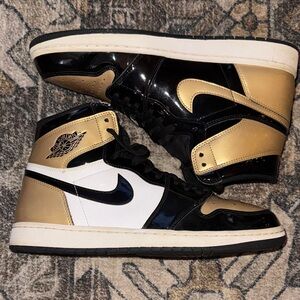 Air Jordan 1 Retro High OG NRG "Gold Toe".